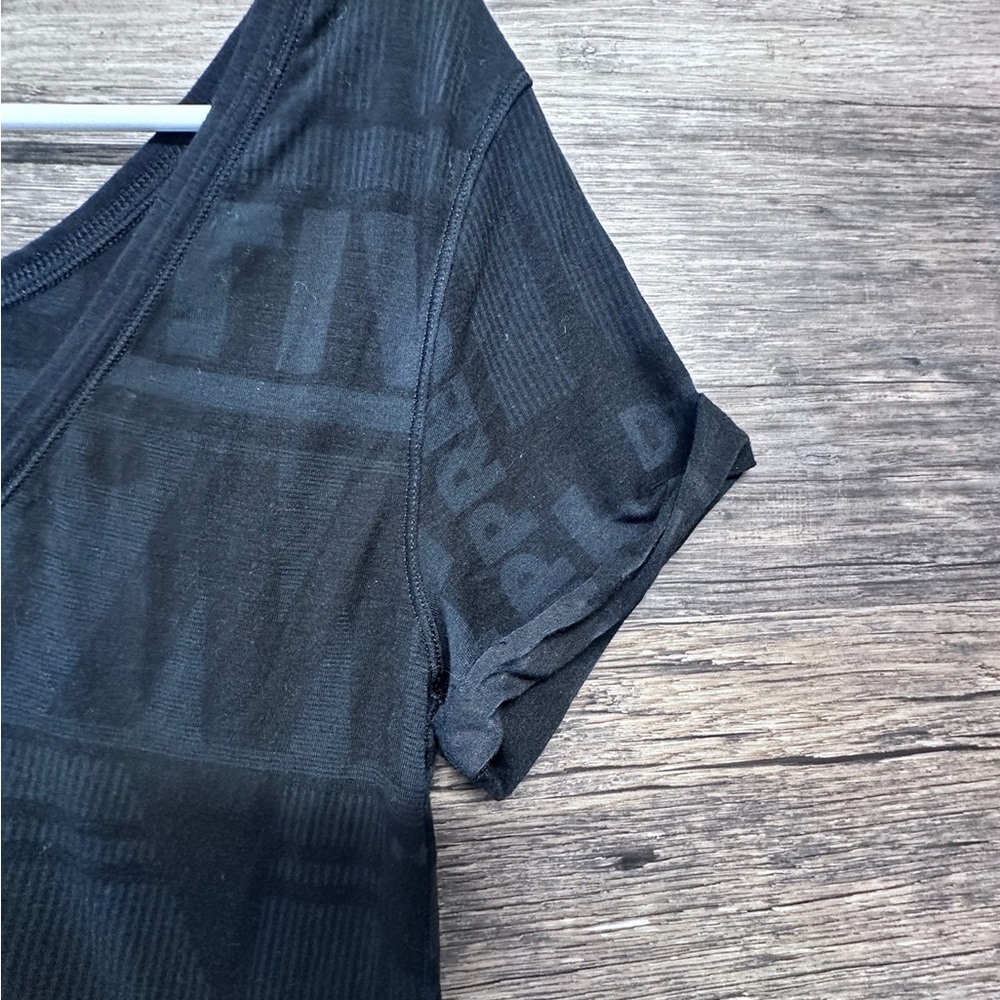 Lululemon Athletica Black Graphic Womens Vneck Short Sleeve Tee - Picture 6 of 8